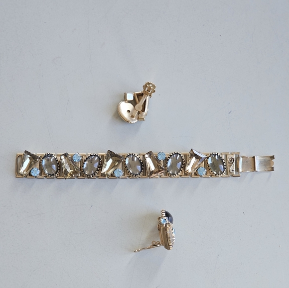 Vintage Gold Tone Statement Bracelet & Clip On Earrings Set | Rhinestones - Picture 7 of 8